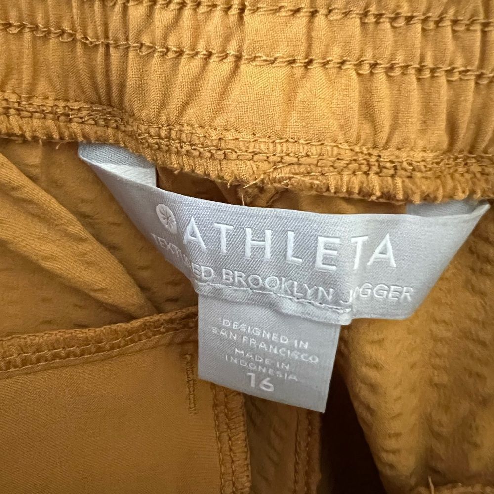 Athleta Textured Brooklyn Joggers in Tuscan Gold - Picture 9 of 14